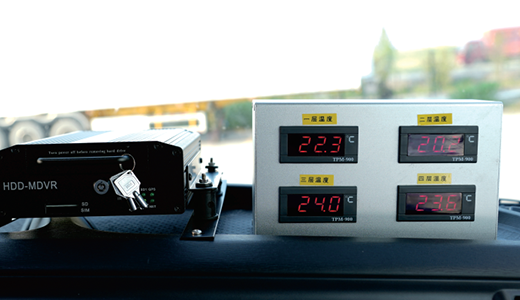 6.8-7.6米畜（雛）禽運(yùn)輸車